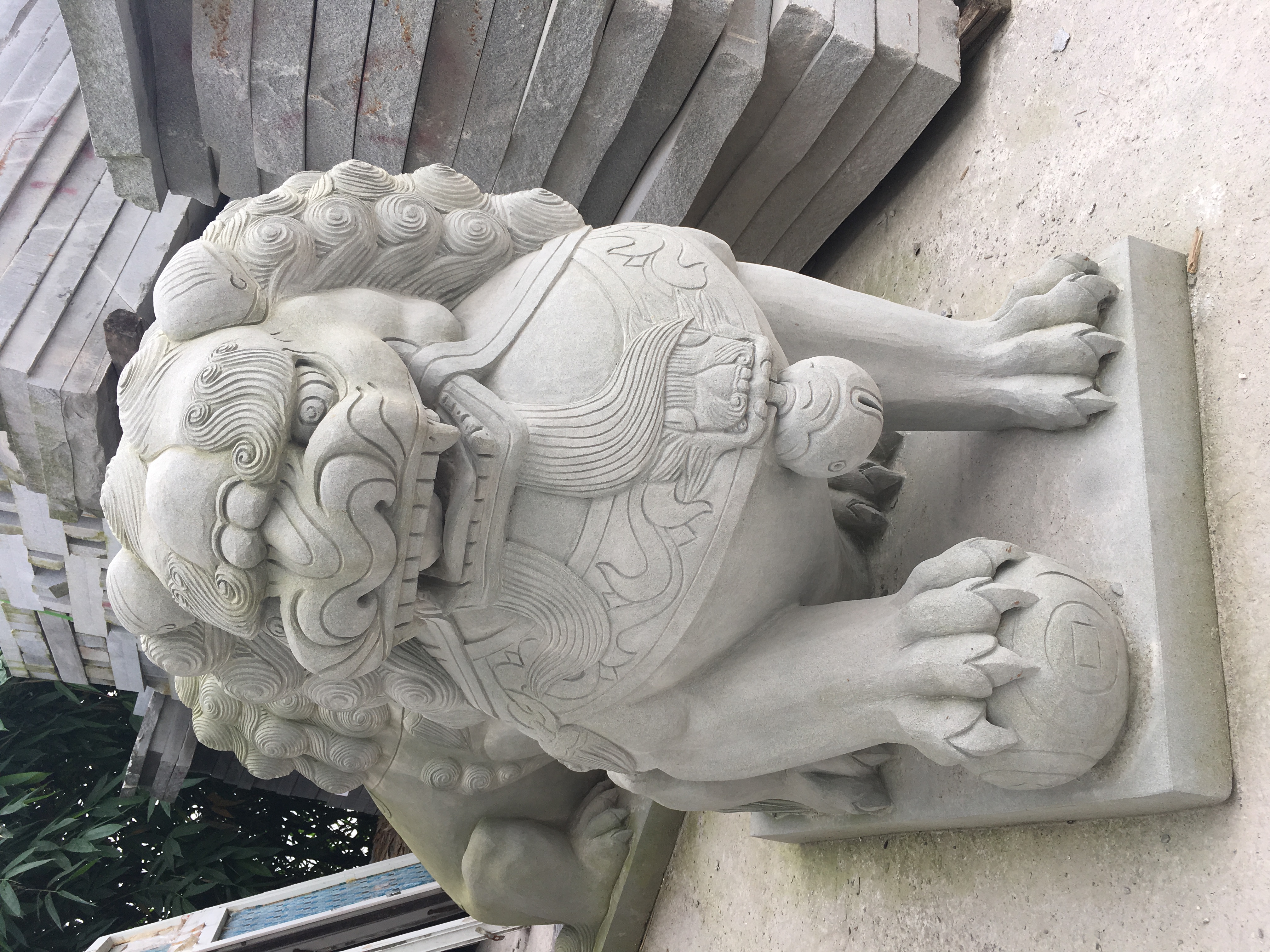 青砂石雕刻獅子