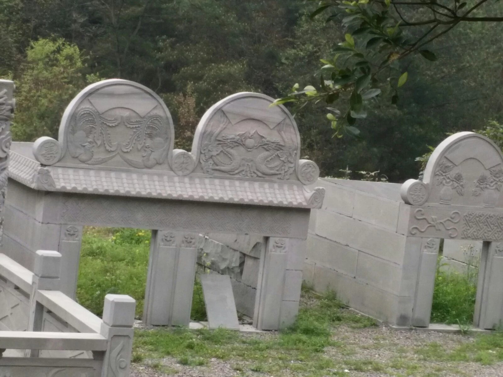 青砂石雕刻墓碑