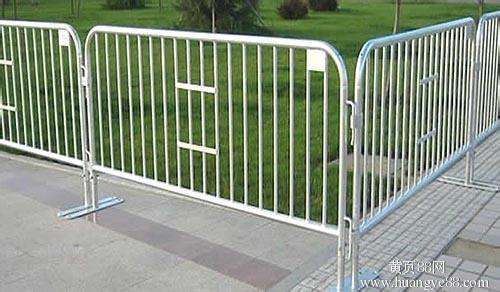 移動(dòng)護(hù)欄