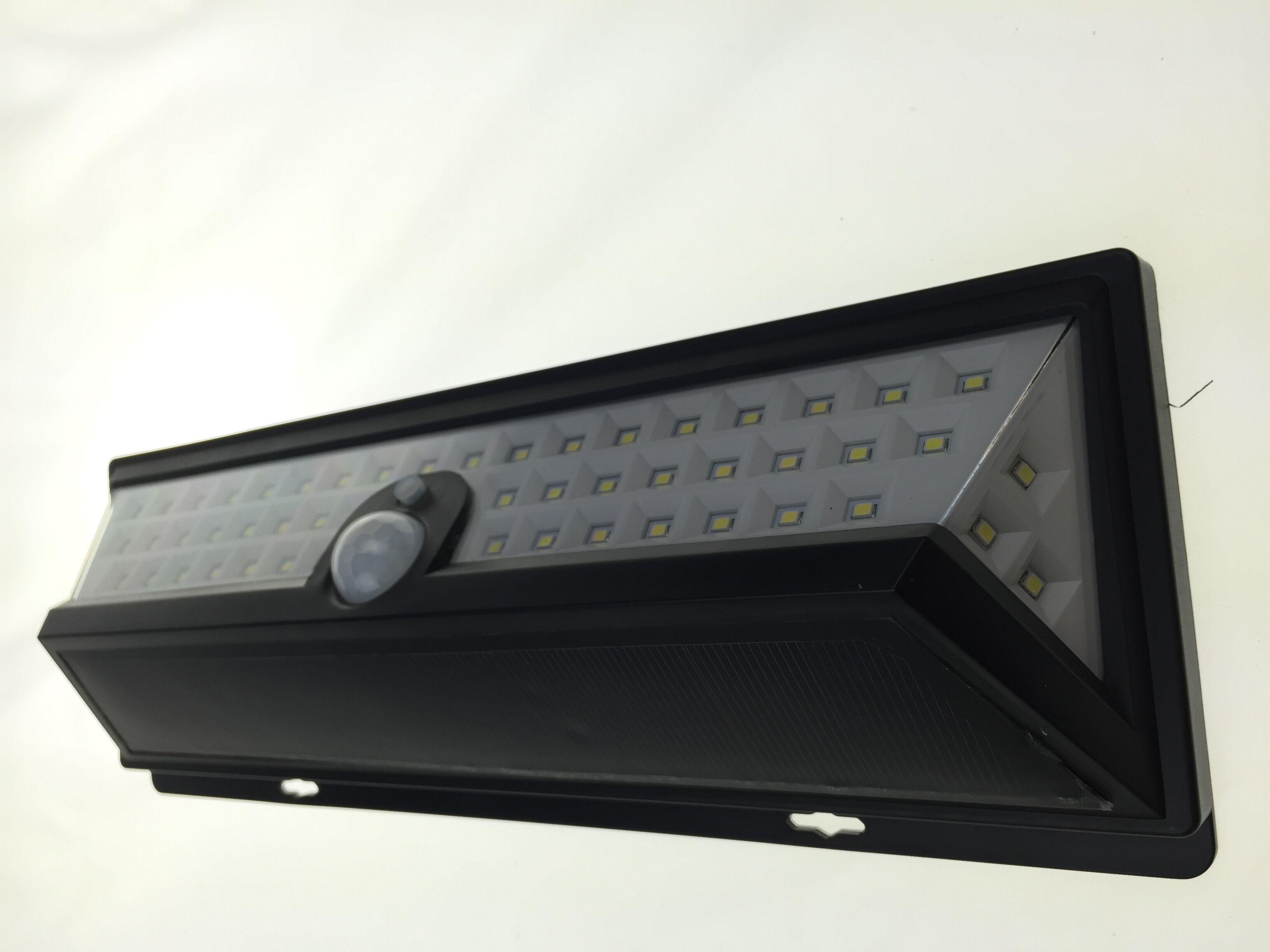 太陽能戶外庭院燈 外貿(mào)亞馬遜熱銷爆款 三面LED太陽能庭院燈