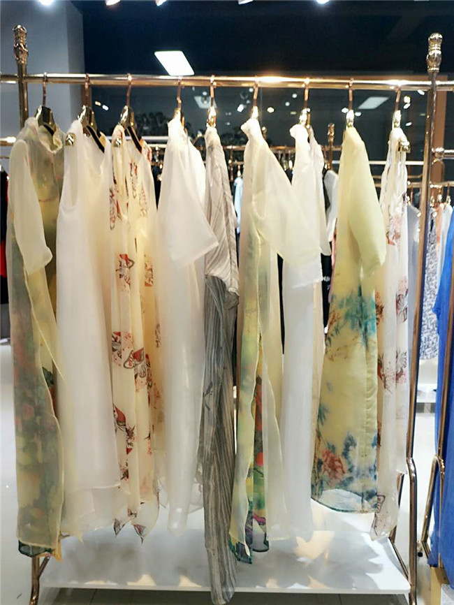 翥品牌折扣女裝批發(fā)，翥品牌庫存女裝批發(fā)，翥品牌折扣店