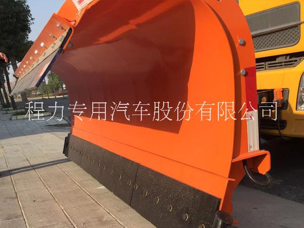 東風(fēng)天錦多功能灑水除雪車