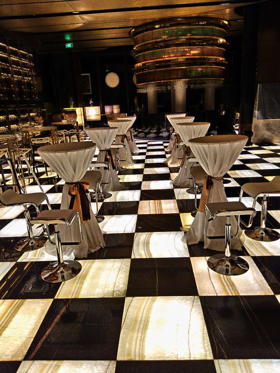 成都 展會沙發(fā)、展會桌椅，化妝鏡，衣鏡租賃就選物料租賃齊全供應商龍銘