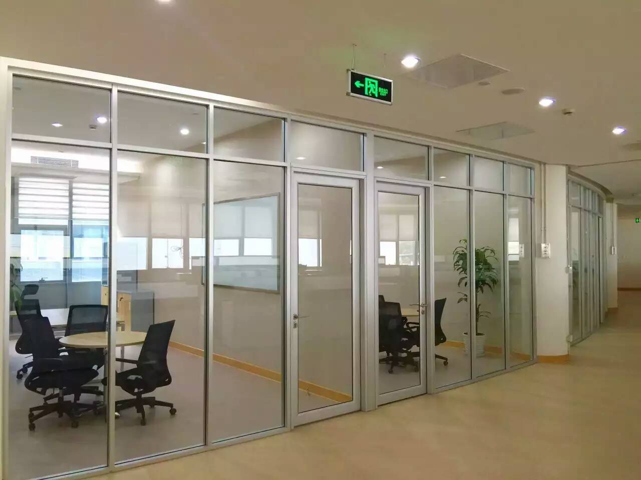 鑫興奧達廠家辦公隔斷鋁型材批發(fā) *辦公隔斷鋁型材