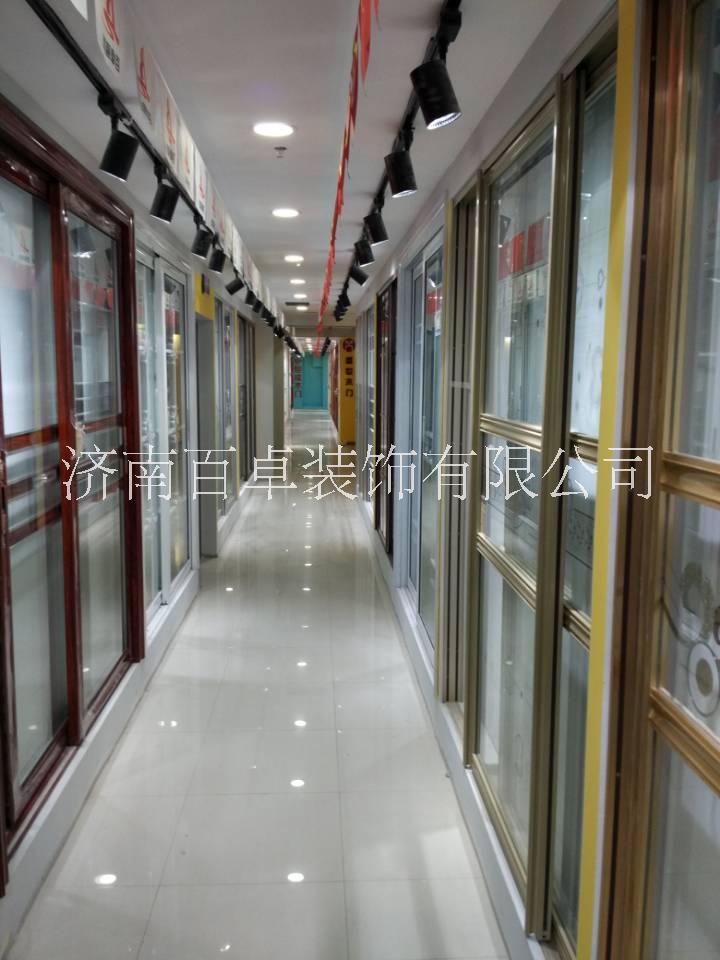 濟南客廳裝修落地?zé)羰裁磁谱雍?  title=