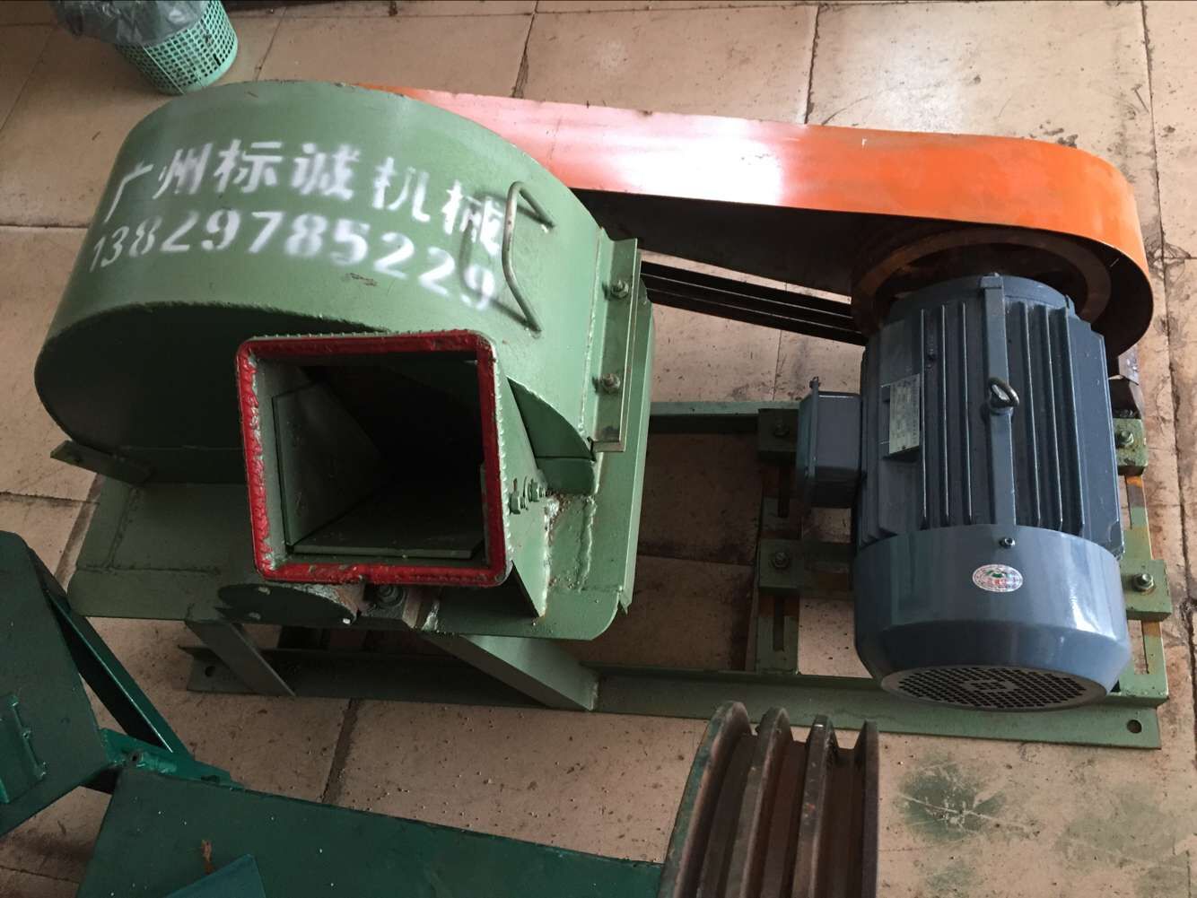 木材粉碎機(jī)木材粉碎機(jī)藥材粉碎機(jī)廣州標(biāo)誠(chéng)粉碎機(jī)