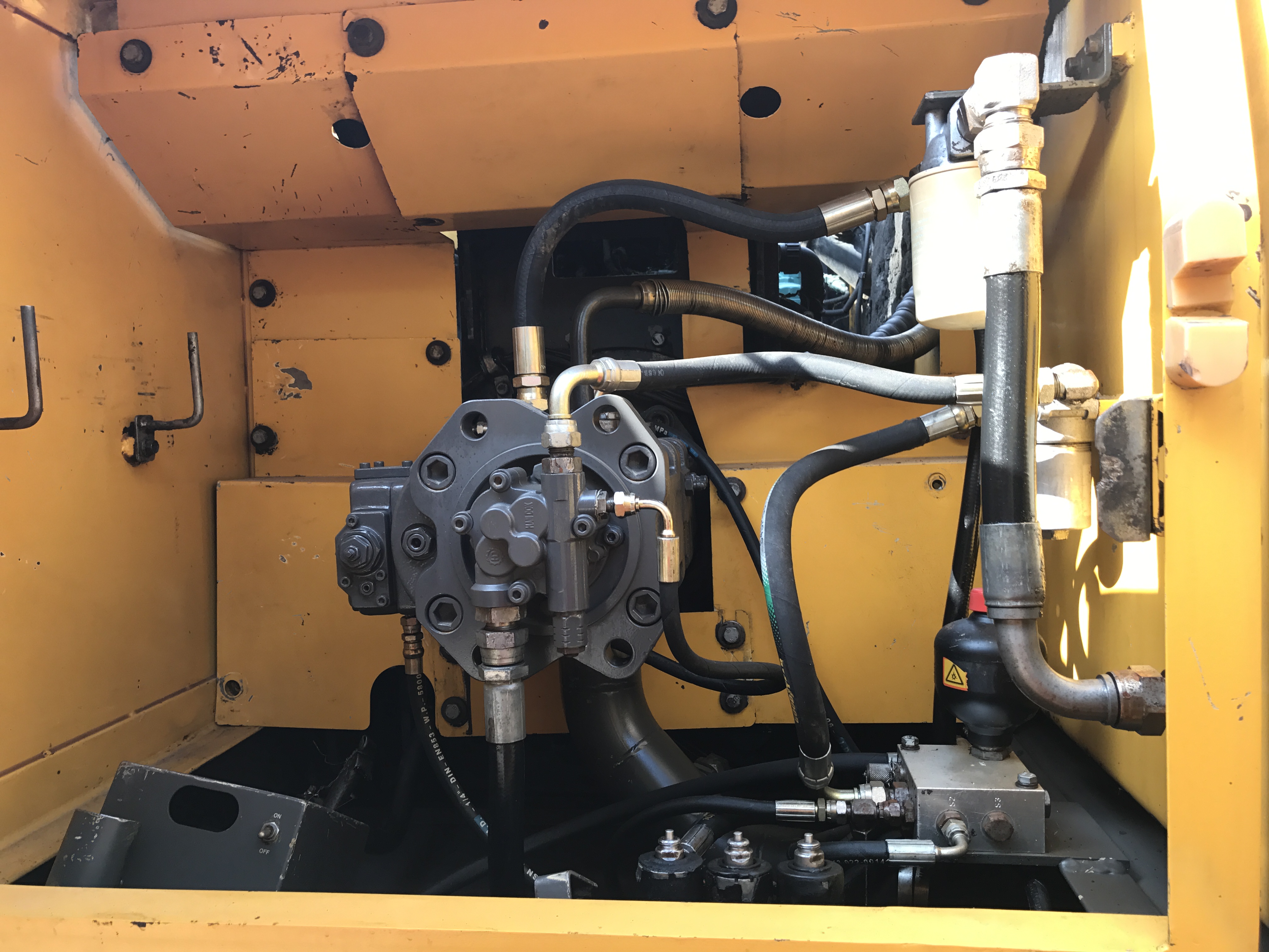 【沃爾沃】二手挖掘機(jī)*出售 江蘇二手挖掘機(jī)市場出售