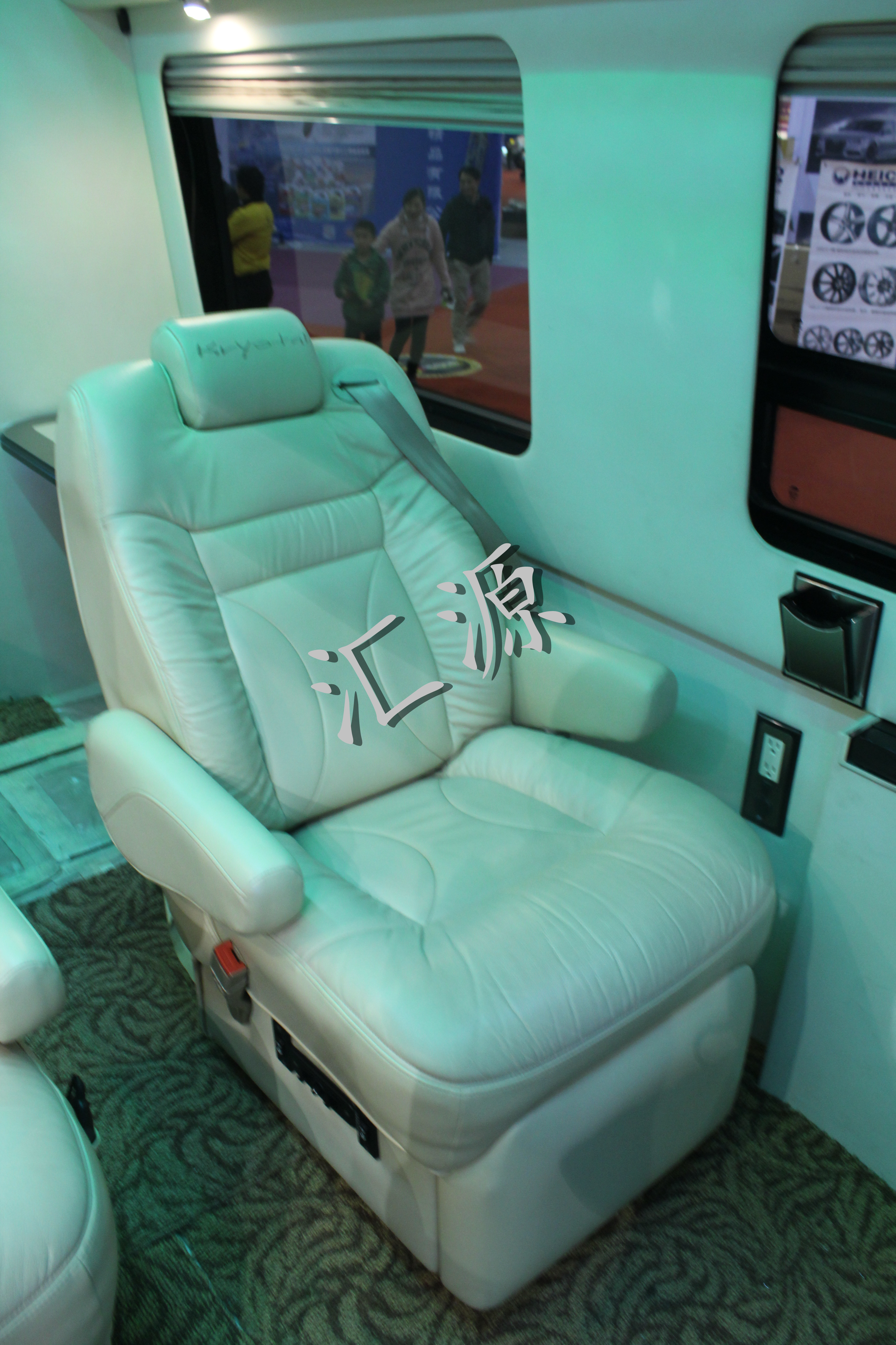 江西奔馳威霆內(nèi)飾改裝，房車改裝，私人定制。整車改裝。