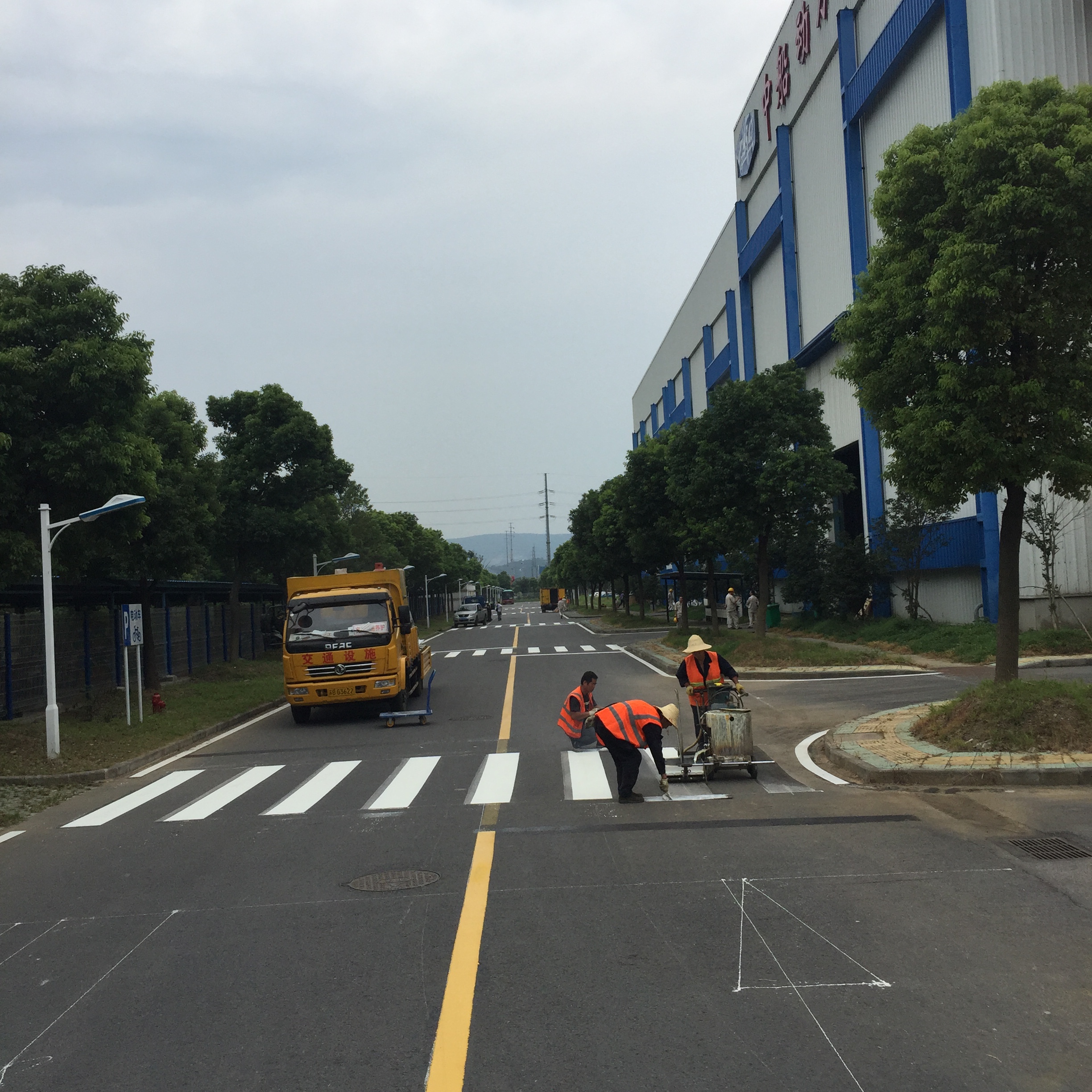 廣州道路劃線小區(qū)劃線亞興交通設(shè)施