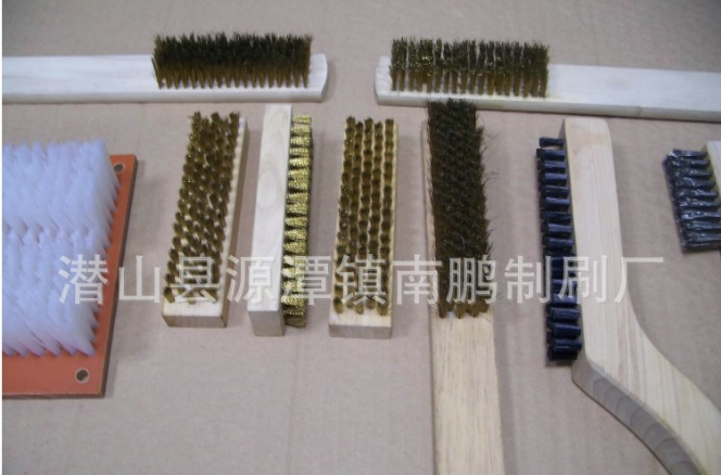 廠家直銷 木柄毛刷 銅鋼絲刷 拋光除銹 燒烤 清潔工具