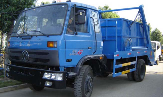 東風145擺臂式垃圾車