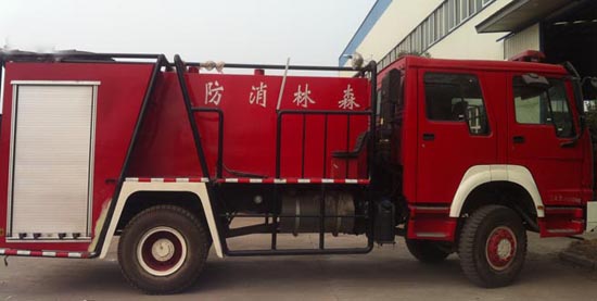 重汽豪沃森林消防車