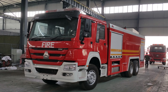 重汽豪沃16噸泡沫消防車