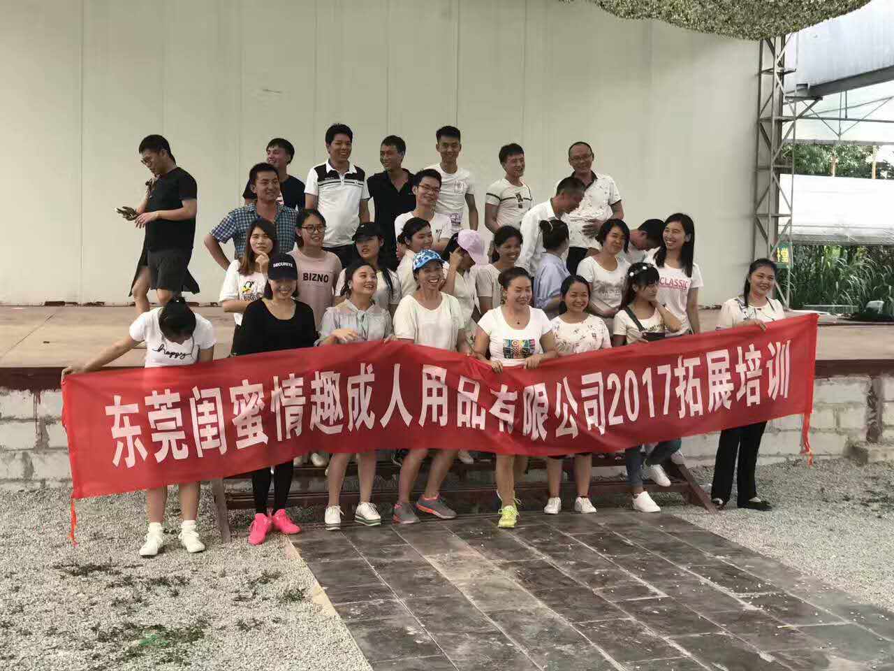 東莞石龍家樂葡萄任吃親子游野炊 東莞石龍農(nóng)家樂吃葡萄開始了