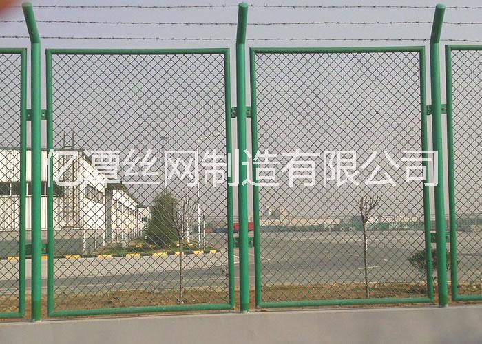 鋼板網(wǎng)護欄 鋼板網(wǎng)護欄直銷 鋼板網(wǎng)護欄廠家 鋼板網(wǎng)護欄價格