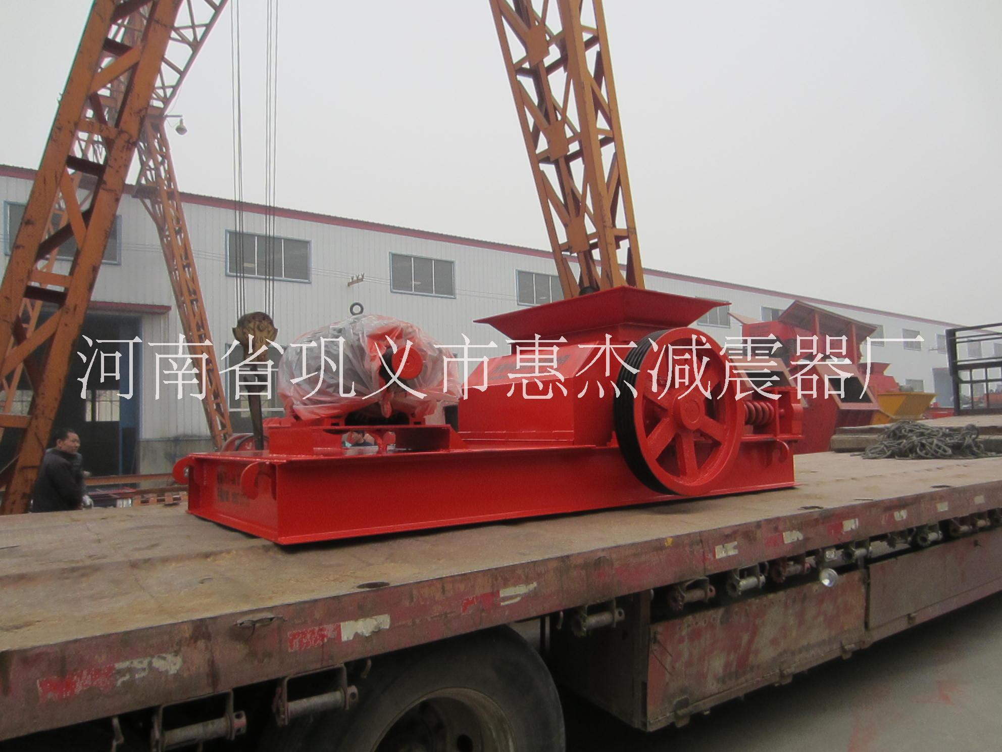 輥式破碎制砂機(jī)一些使用注意事項(xiàng)惠杰重工輥式破碎制砂機(jī)