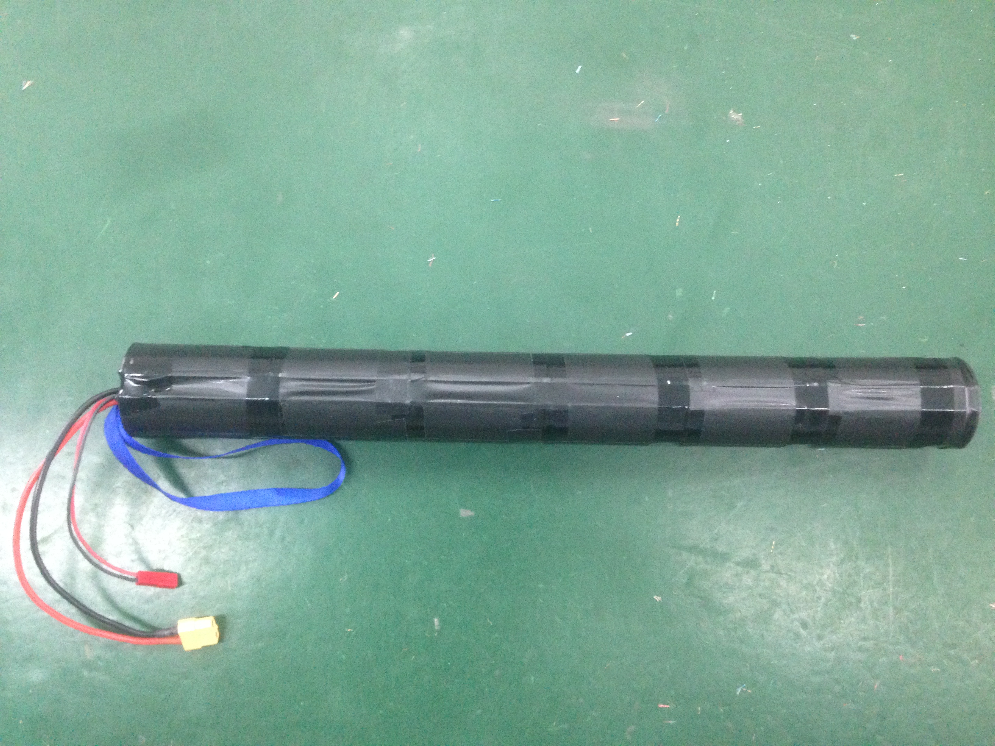碳纖維滑板車電池廠家專業(yè)制作24V36V4A鋰電池包碳纖維滑板車圓筒電池包