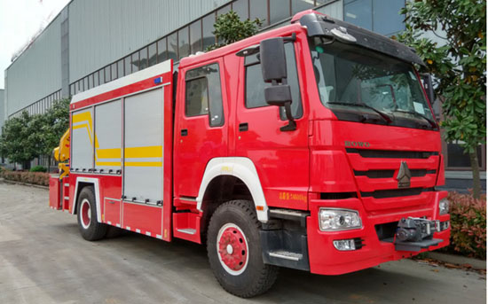 重汽豪沃搶險(xiǎn)救援消防車