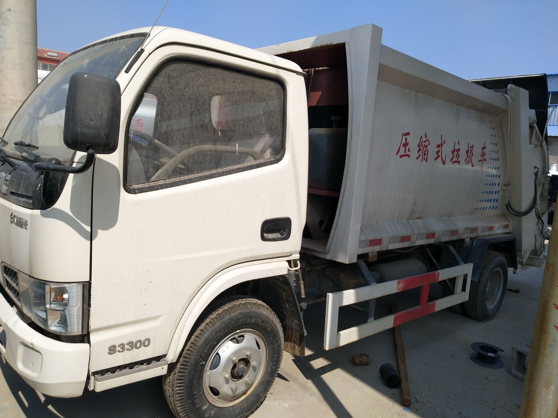 鉤臂式垃圾車(chē)生產(chǎn)廠家在哪里價(jià)格多少