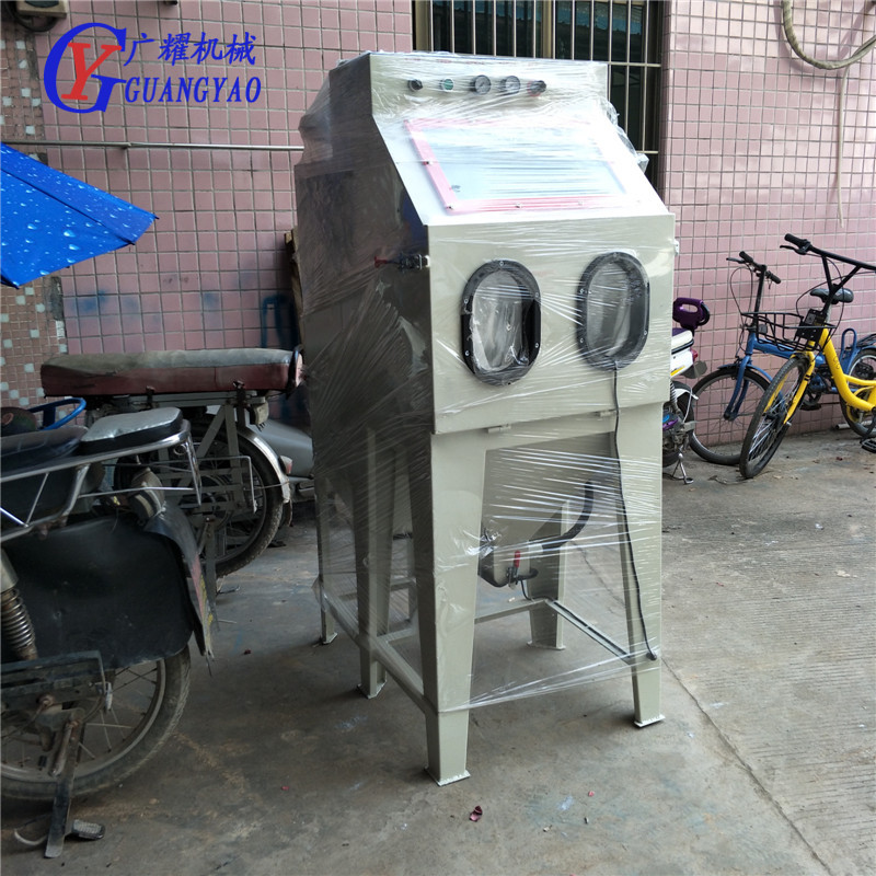 熱銷(xiāo)小型箱式手動(dòng)噴砂機(jī)鋼板鋁板表面除銹五金去氧化皮噴砂機(jī)廠(chǎng)家