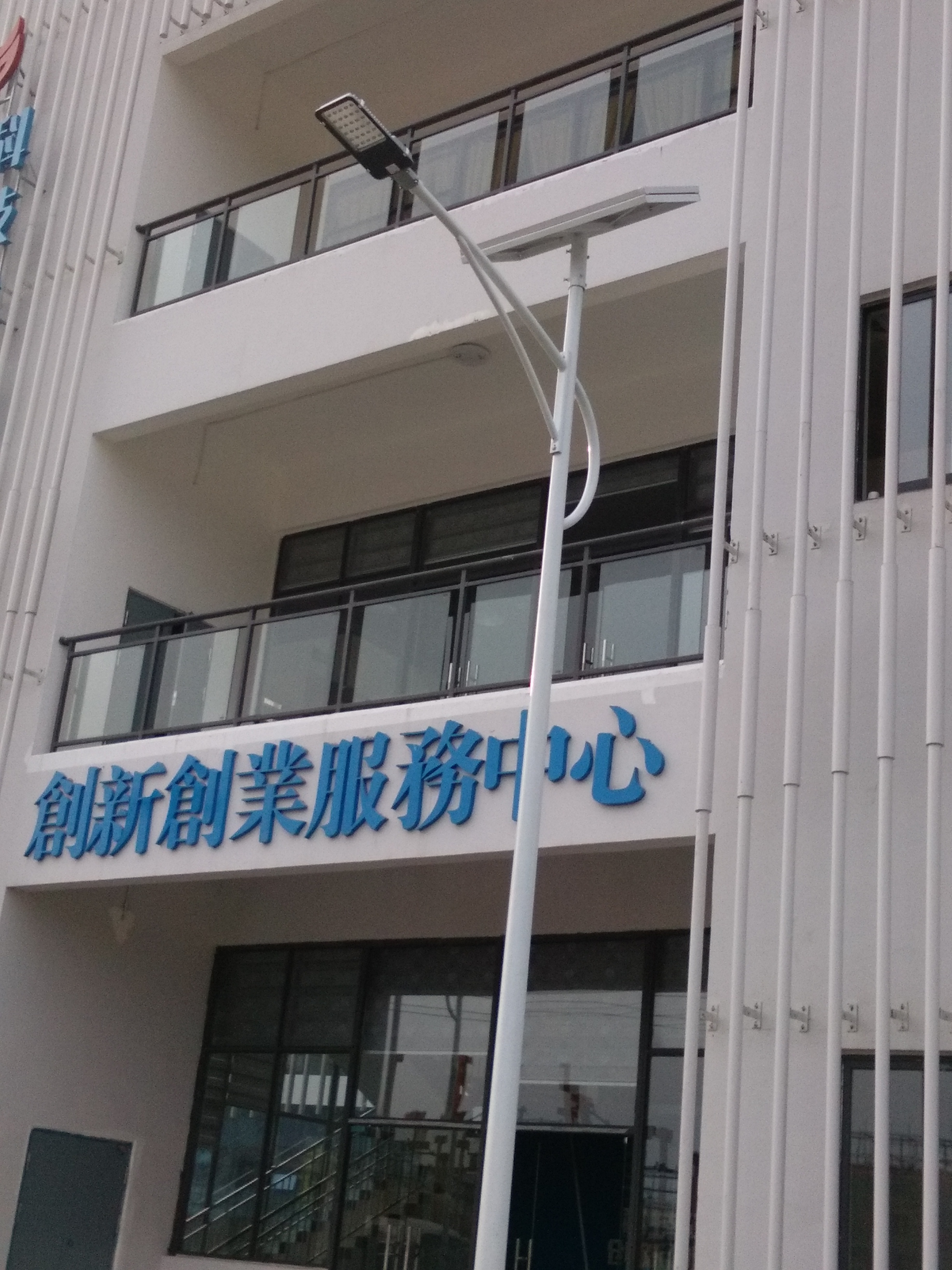 供應(yīng)新農(nóng)村太陽能路燈，太陽能路燈生產(chǎn)商，太陽能路燈廠家電話，太陽能路燈經(jīng)銷商  甘肅新農(nóng)村太陽能路燈