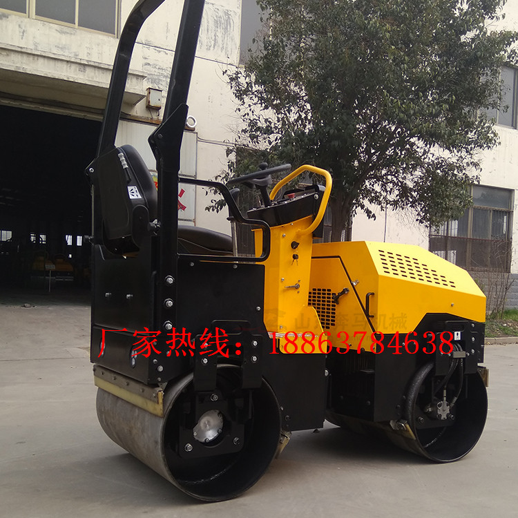 山西廠家直銷高配置三缸水冷*2噸壓路機(jī) 座駕式壓路機(jī) 性能穩(wěn)定*直銷