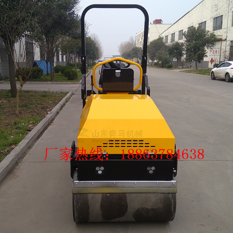 山西廠家直銷高配置三缸水冷*2噸壓路機(jī) 座駕式壓路機(jī) 性能穩(wěn)定*直銷