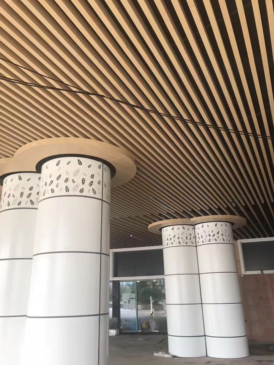 包圓柱鋁單板 弧形鋁單板 圓柱鋁板 白色/木紋色