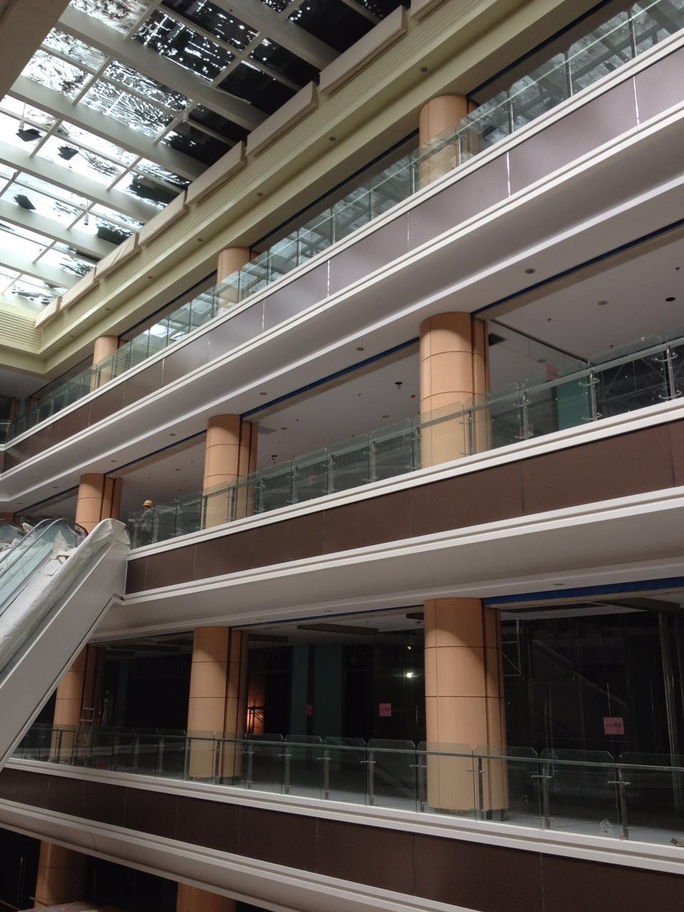 包圓柱鋁單板 弧形鋁單板 圓柱鋁板 白色/木紋色