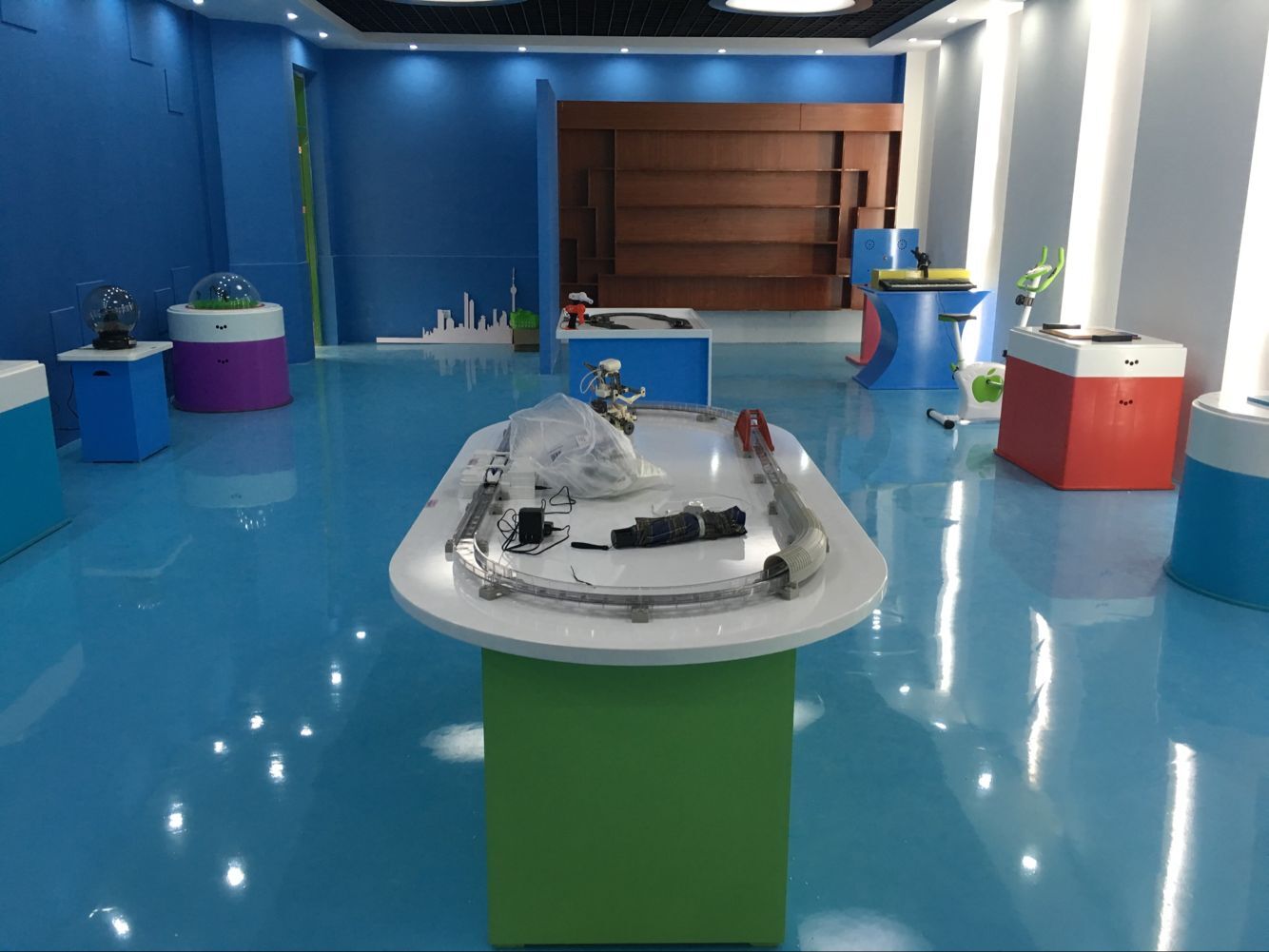 專業(yè)生產(chǎn)教學設(shè)備、科技實驗室 科探實驗室科普智慧墻   數(shù)字化探究儀器科技館展品萬丈深淵