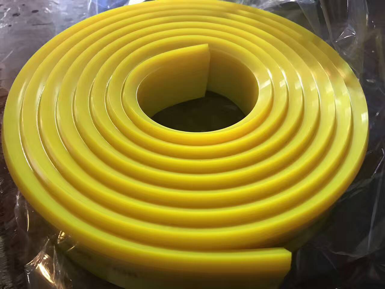 *陶瓷絲印刮膠【佛山鵬德】陶瓷設(shè)備刮刀生產(chǎn)廠家 品質(zhì)精良