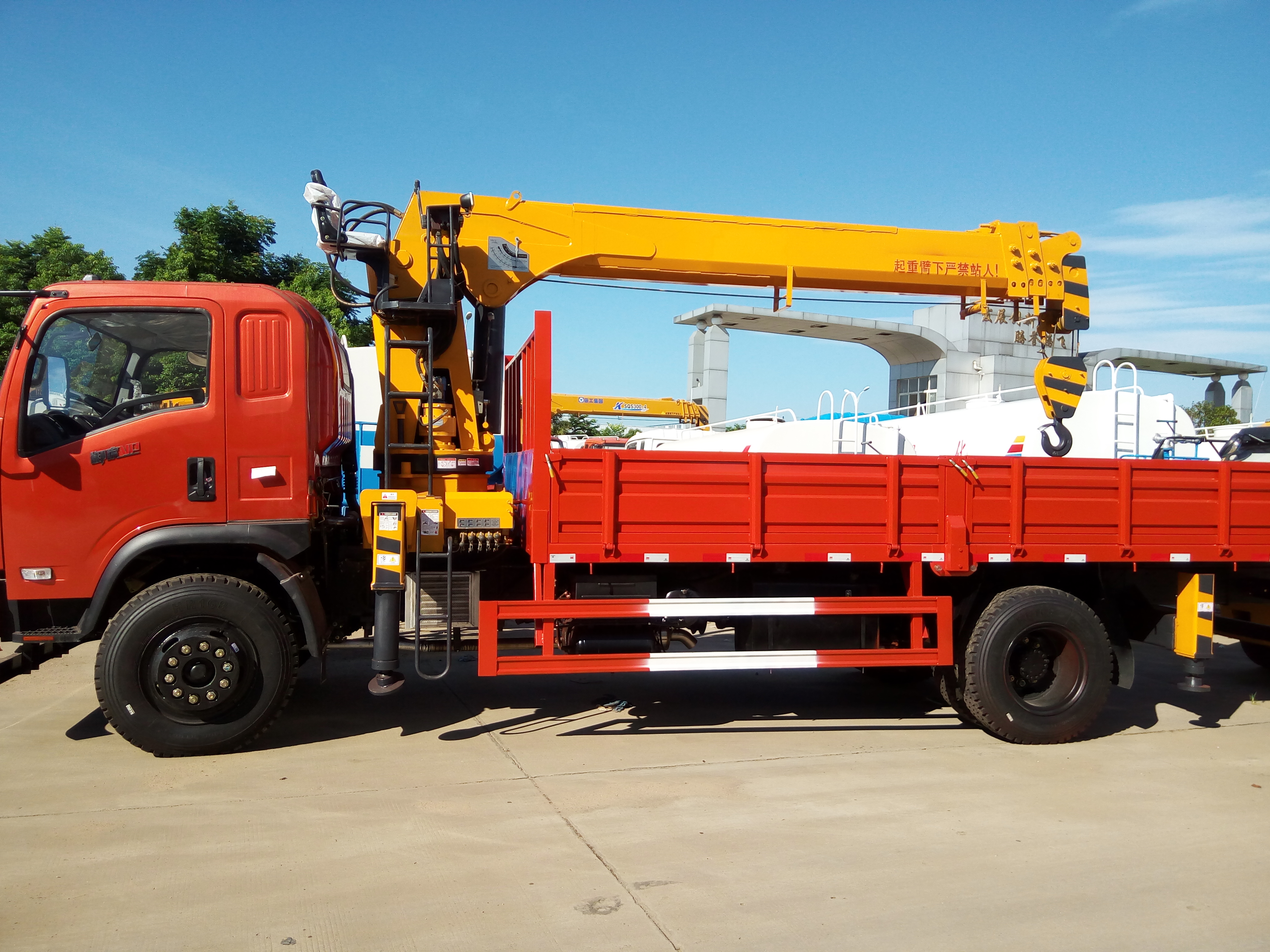 新舊隨車吊廠家*出售 隨車吊，隨車起重運輸車