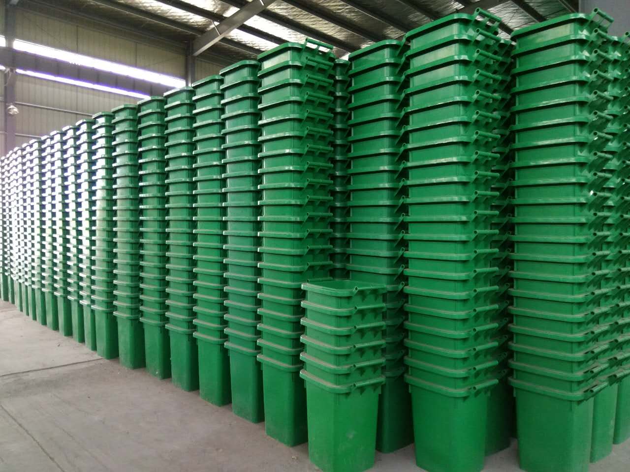 供應(yīng)荊州塑料垃圾桶240升 戶外塑料垃圾桶 環(huán)衛(wèi)車(chē)掛車(chē)桶