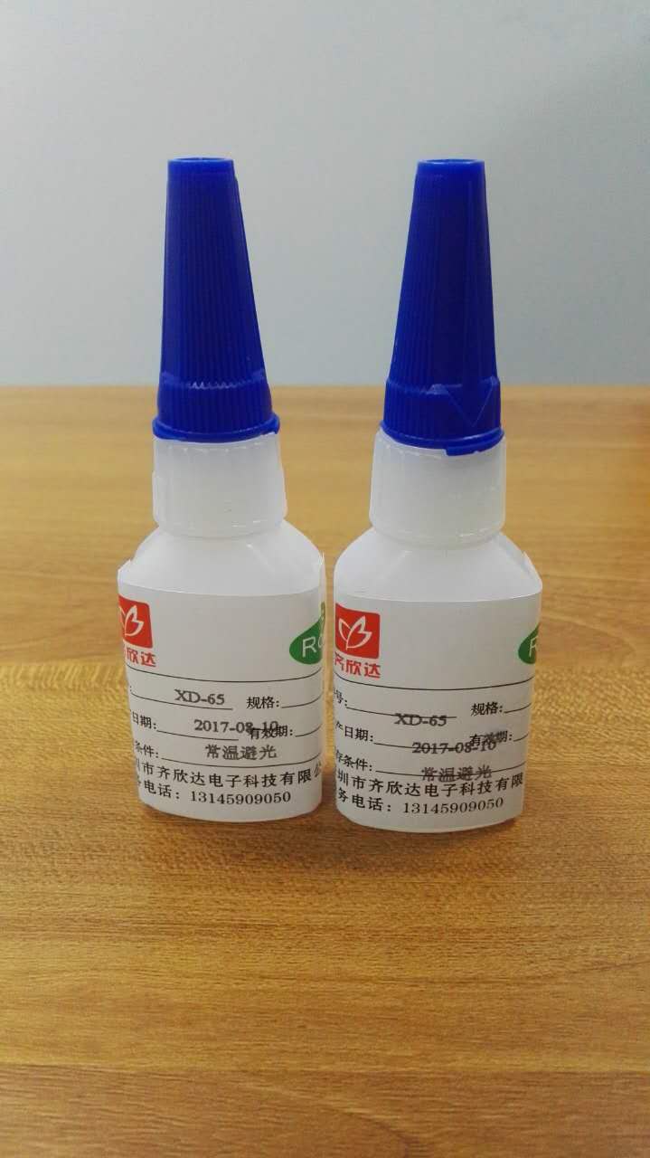 適用于金屬，塑膠粘接的低氣味快干膠，不發(fā)白，不發(fā)脆，耐水好