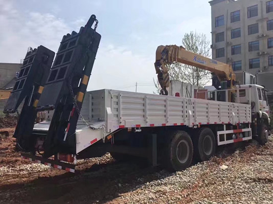 重汽斯太爾隨車吊高大漂亮便宜質(zhì)量