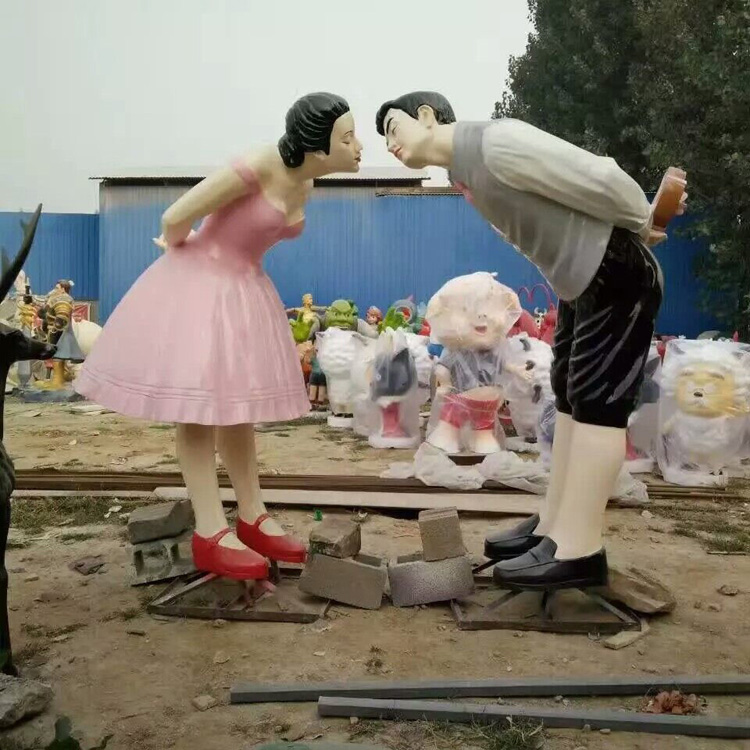 玻璃鋼彩繪親吻雕塑愛情主題公園裝飾擺件玻璃鋼親吻雕塑價(jià)格