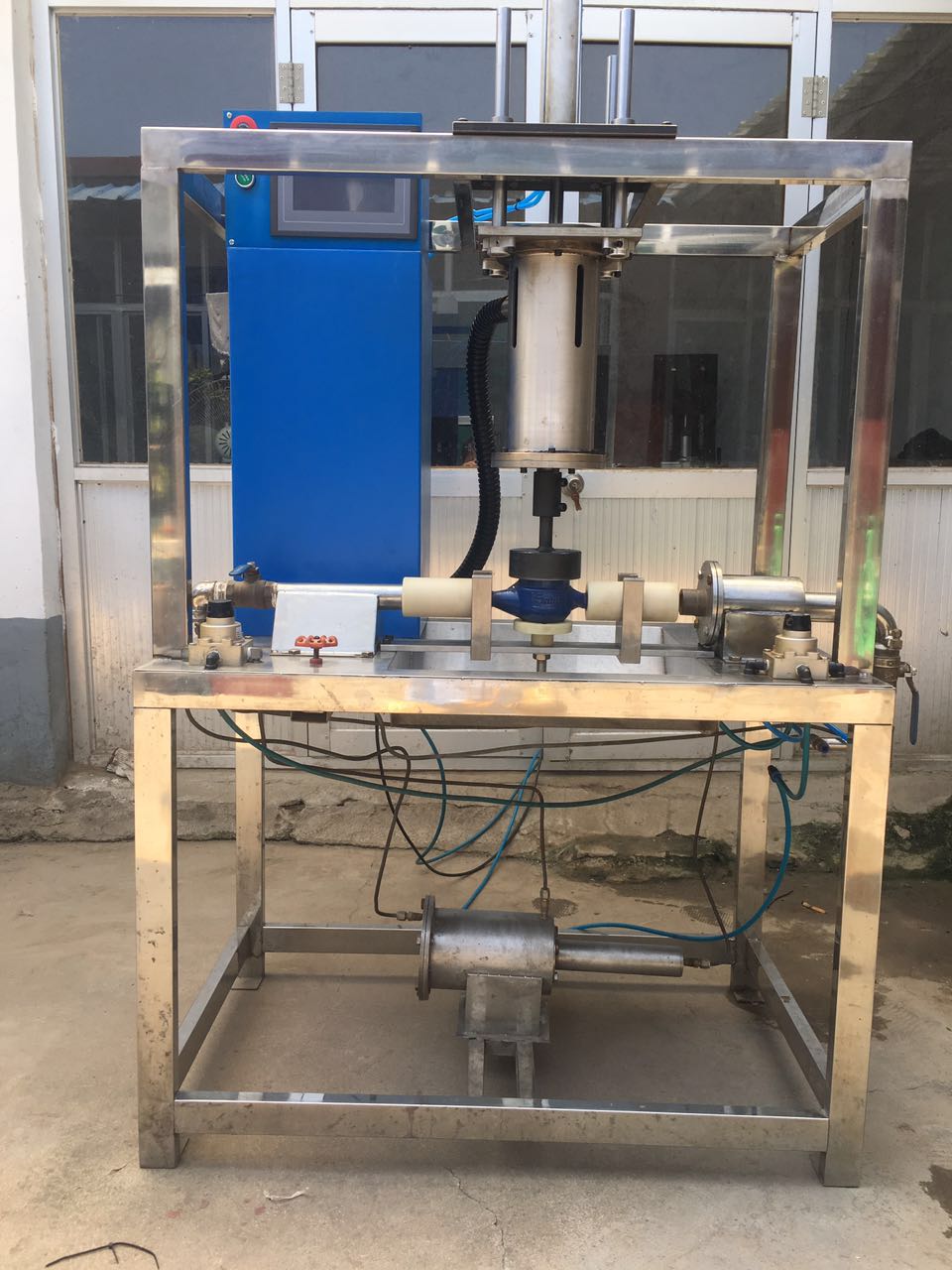 追風(fēng)牌水表在線注水?dāng)Q緊表罩設(shè)備 注水式擰緊表罩設(shè)備