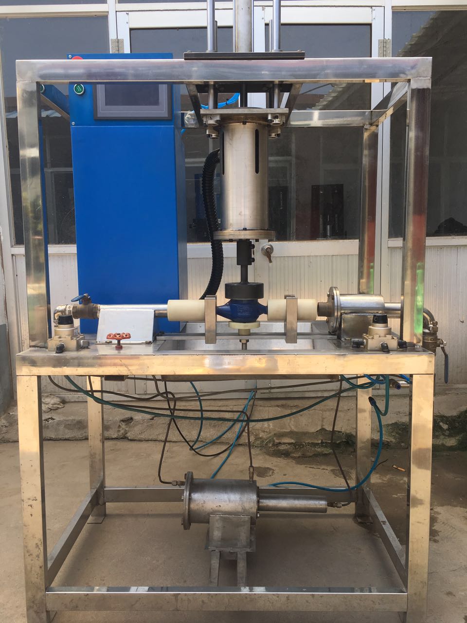 追風(fēng)牌水表在線注水?dāng)Q緊表罩設(shè)備 注水式擰緊表罩設(shè)備