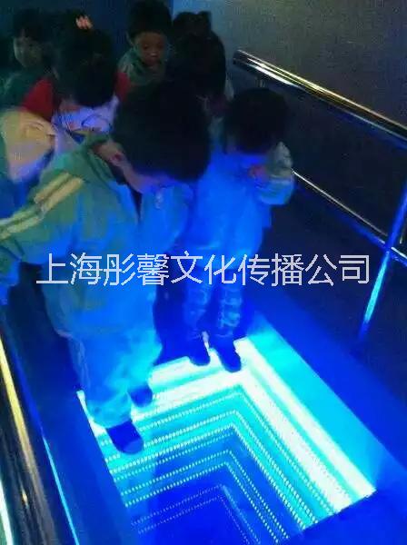 科技展項目出租，科普展品介紹租賃，地板鋼琴，怒發(fā)沖冠，隱身屋，三維針雕，萬丈深淵出租