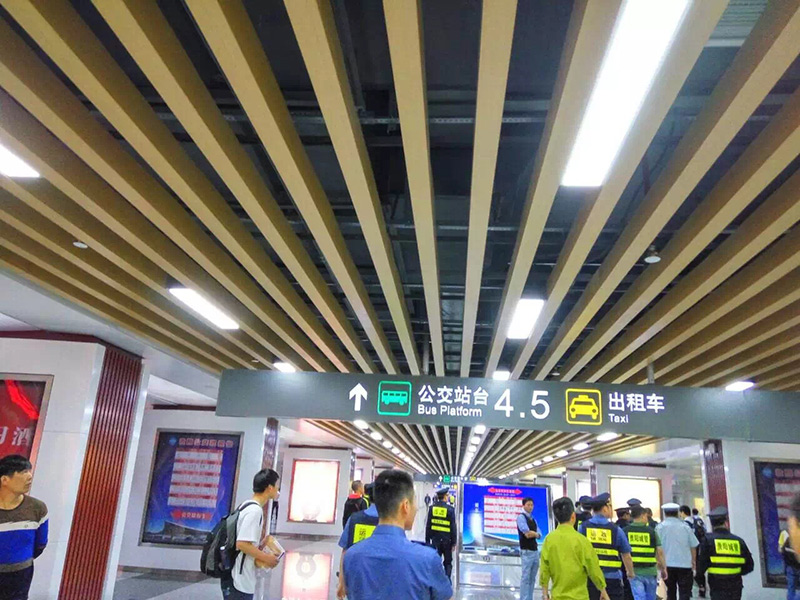廣州富騰鋁方通吊頂 木紋鋁方通 鋁方通廠家直銷，產(chǎn)品多樣，值得信賴