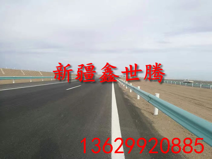 廠家直銷奇臺(tái)波形梁鋼板護(hù)欄 高速公路路側(cè)波形防護(hù)欄 新疆護(hù)欄板廠家 高速防撞波形護(hù)欄板，歡迎來電咨詢