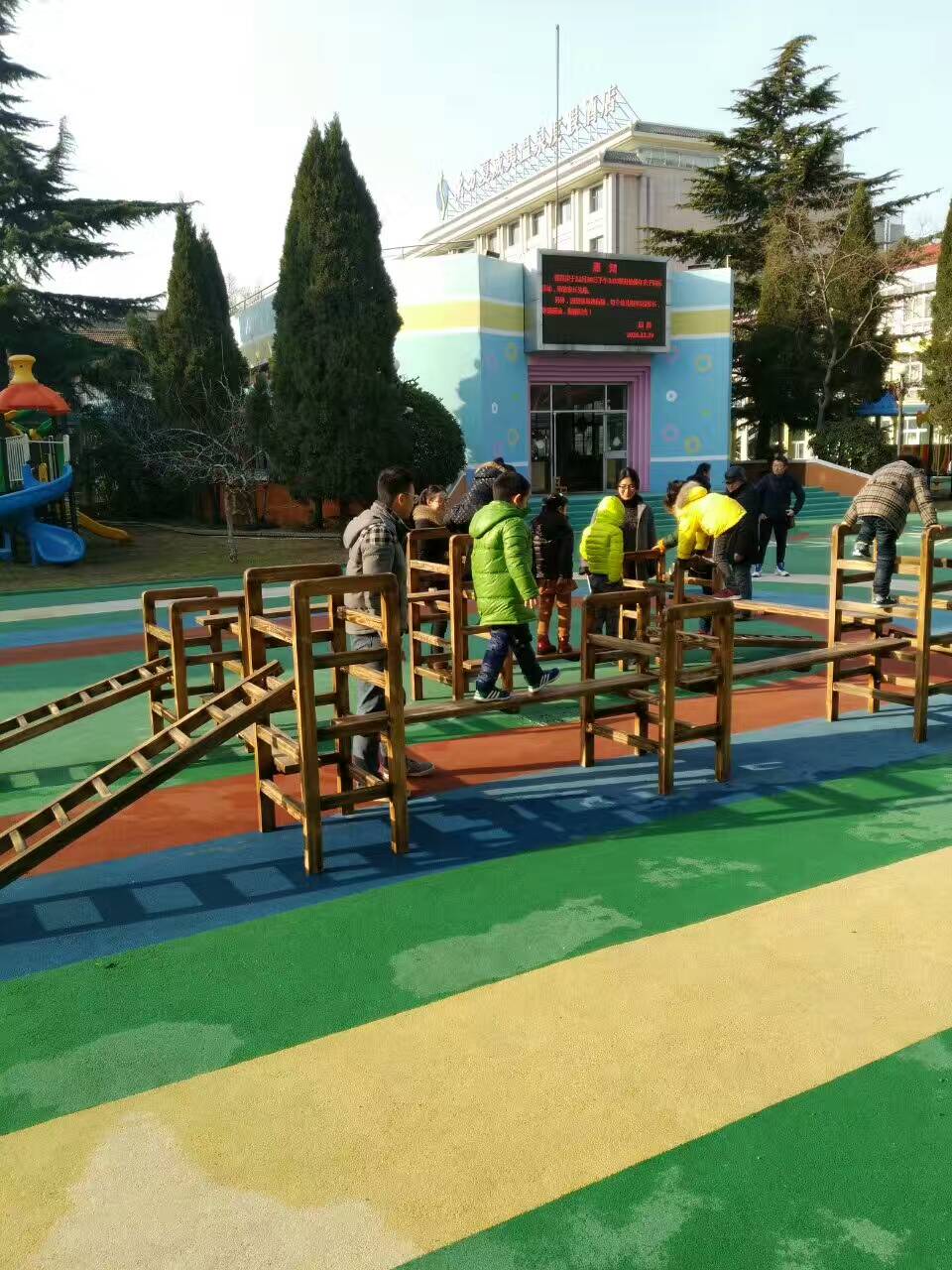 積木 蕩橋 攀爬網攀爬架  幼兒園戶外實木玩具專業(yè)生產廠家