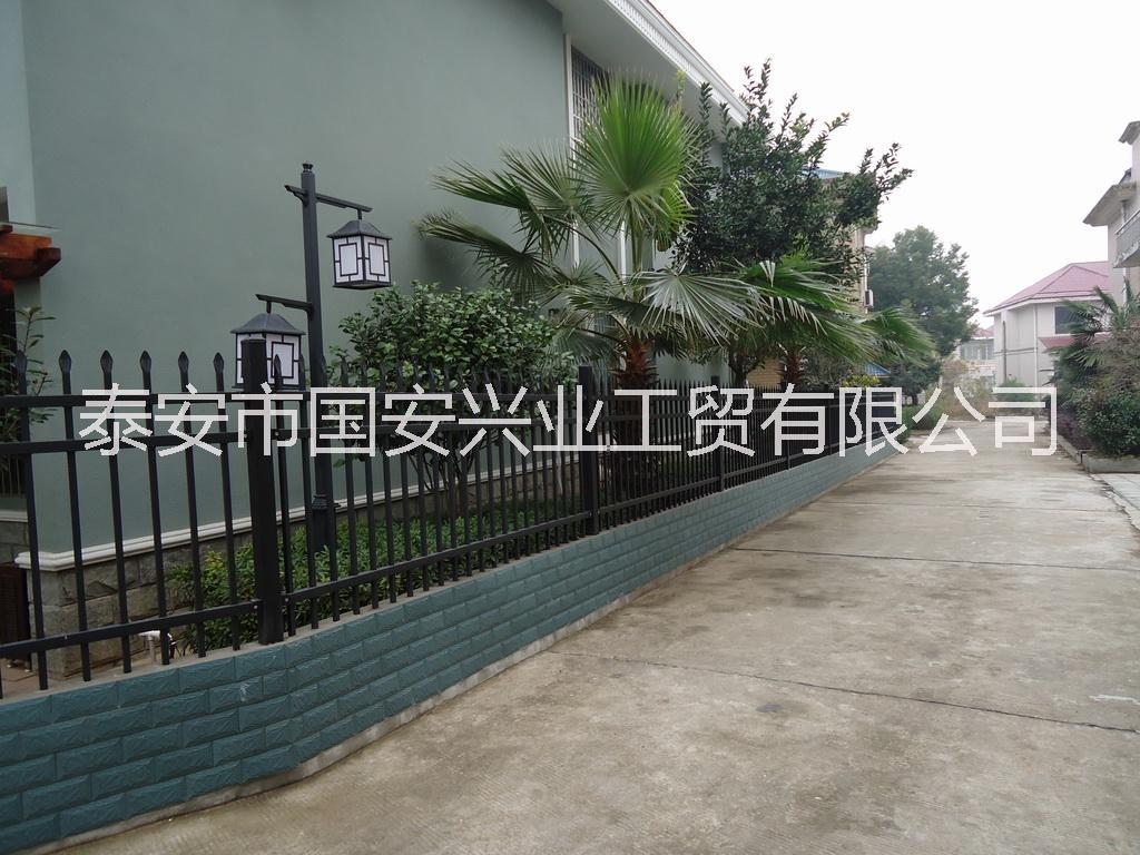 鋅鋼護(hù)欄  鋅鋼柵欄 鋅鋼護(hù)欄生產(chǎn)商 鋅鋼護(hù)欄材料 鋅鋼護(hù)欄配件