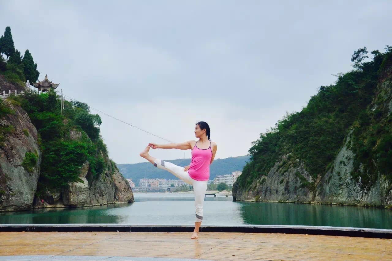 大腿內(nèi)側(cè)脂肪多？瑜伽「女神式」讓