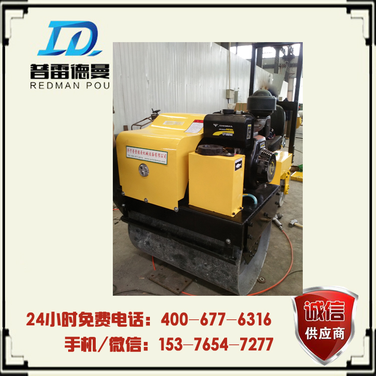 小型駕駛壓路機(jī)