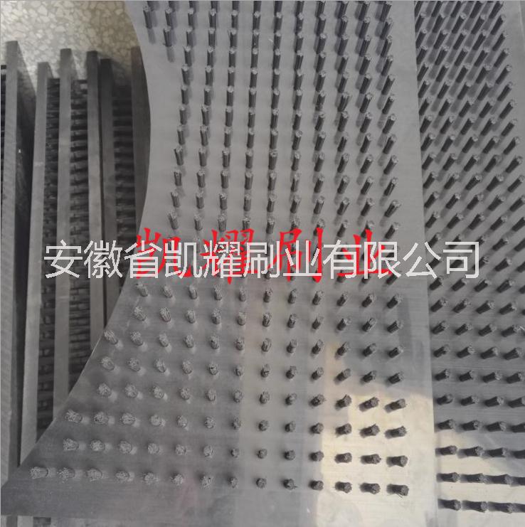 制刷廠直銷數(shù)控轉(zhuǎn)塔沖床配套毛刷臺(tái)面緩沖毛板刷可定制一件代發(fā) 工作 工作臺(tái)毛刷板