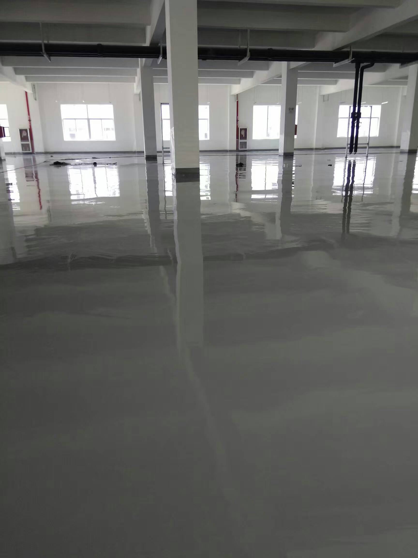 供應(yīng)長春2mm厚樹脂自流平地坪無縫施工