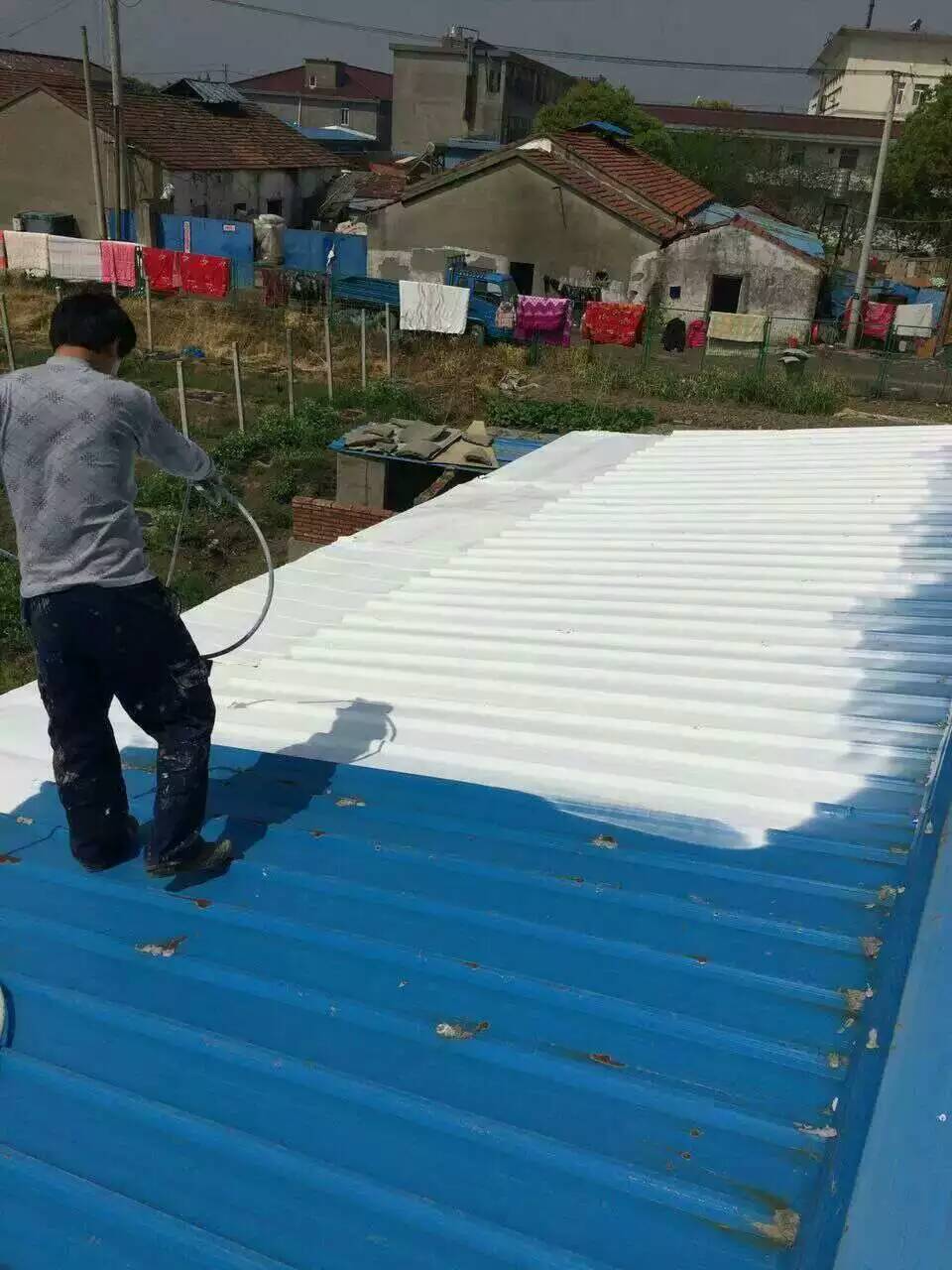 承接湖州、嘉興、安吉、富陽(yáng)、義務(wù)、永嘉、麗水、臨海、奉化、寧波、慈溪等地彩鋼瓦除銹翻新