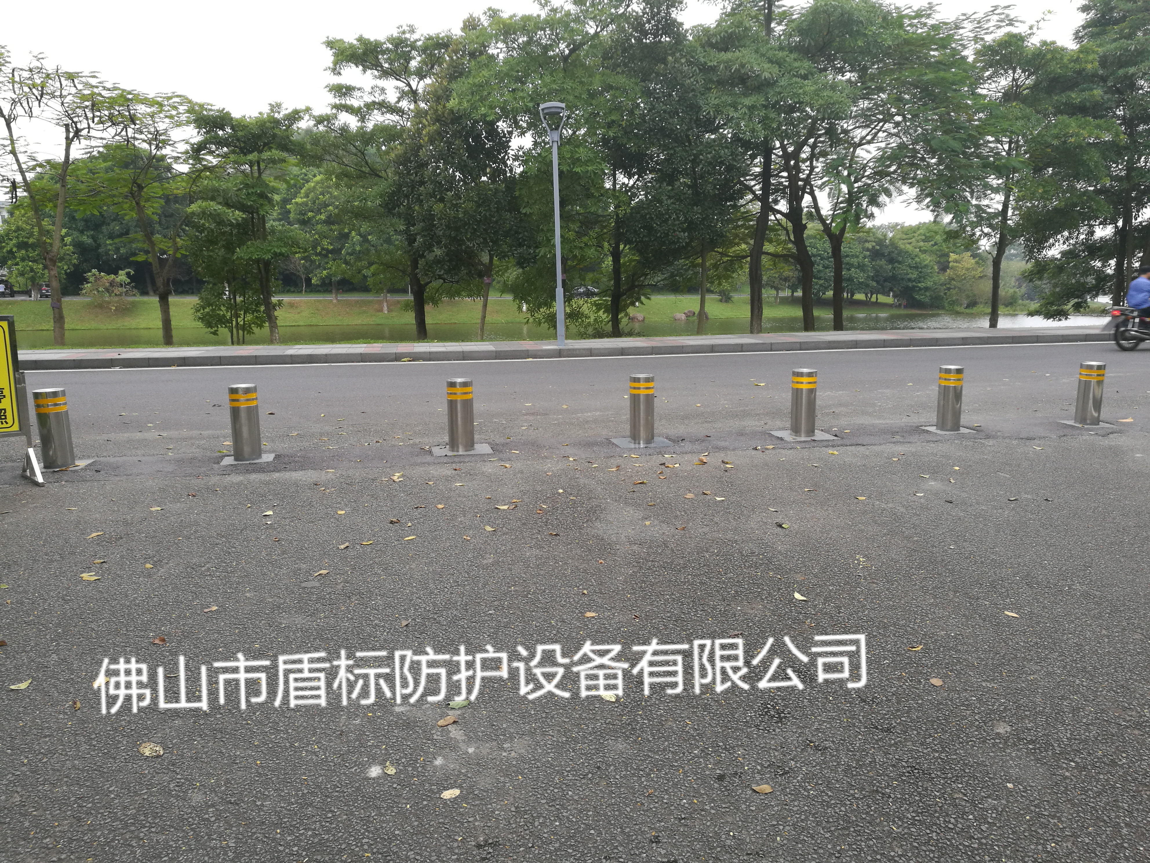 佛山廠家生產(chǎn)防撞固定*，小區(qū)手動擋車*，廣場安全防護*，景區(qū)交通警示可移動*