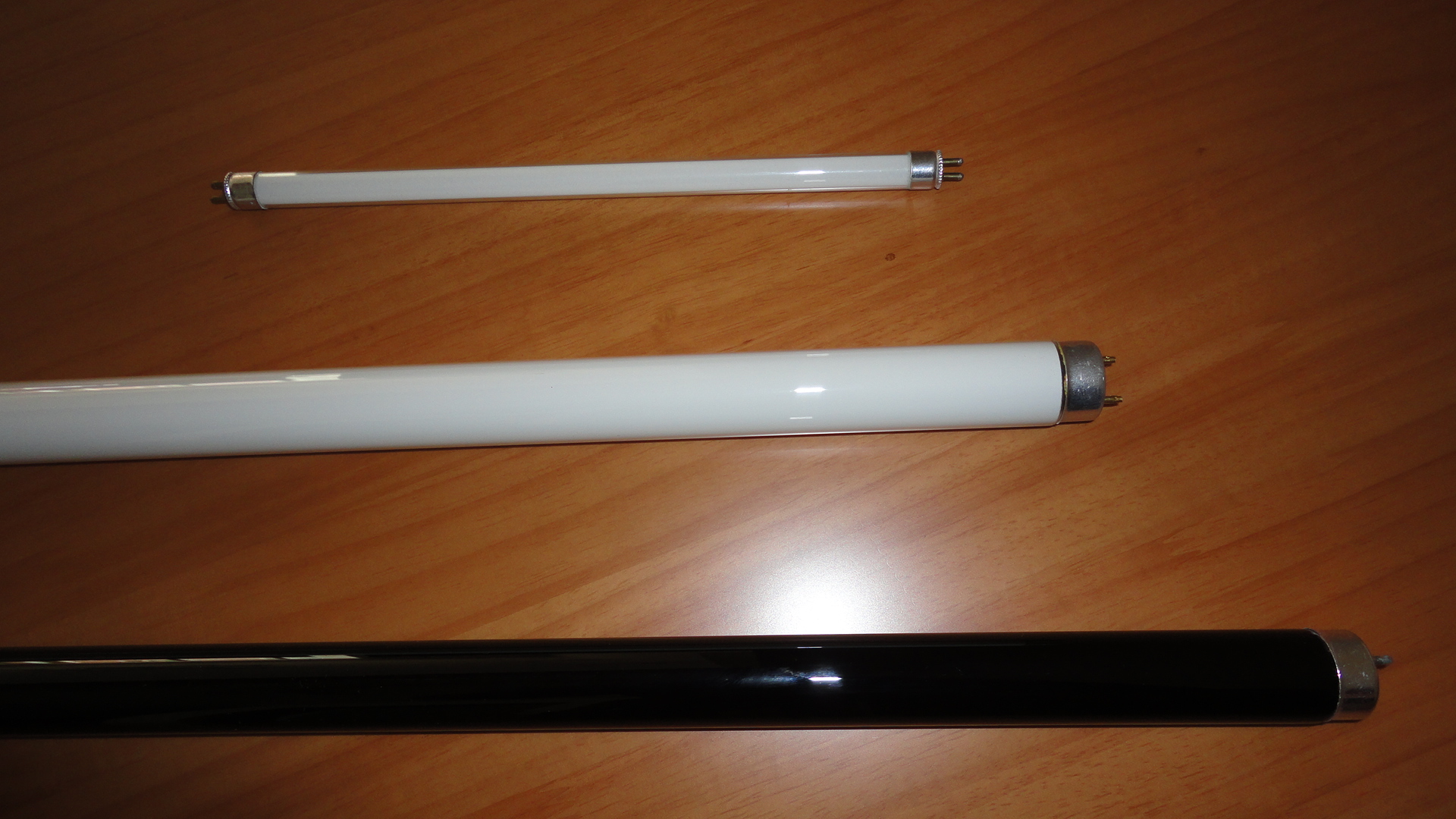 供應(yīng)紫外線誘蟲滅蠅燈管 UVA紫外線燈管誘蟲滅蚊燈管